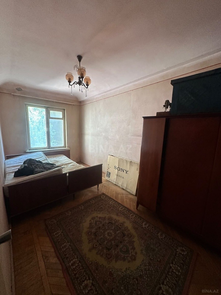 4 otaqlı Köhnə tikili, 7-ci mikrorayon q., Bakı