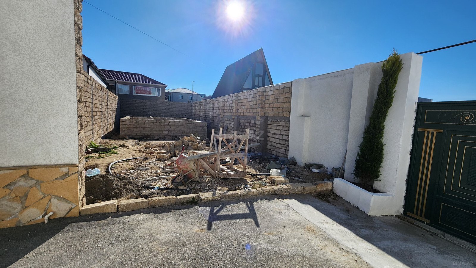 Torpaq Pirşağı q., Bakı