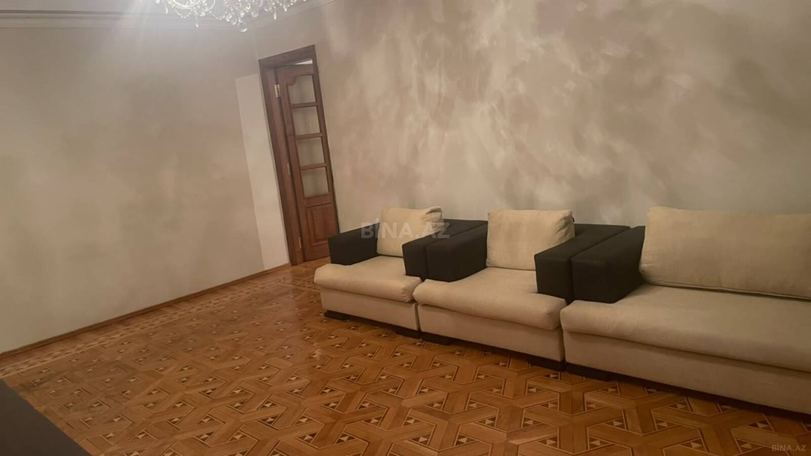 4 otaqlı Köhnə tikili, Elmlər Akademiyası m., Bakı