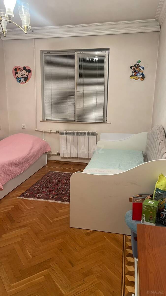 4 otaqlı Köhnə tikili, Elmlər Akademiyası m., Bakı