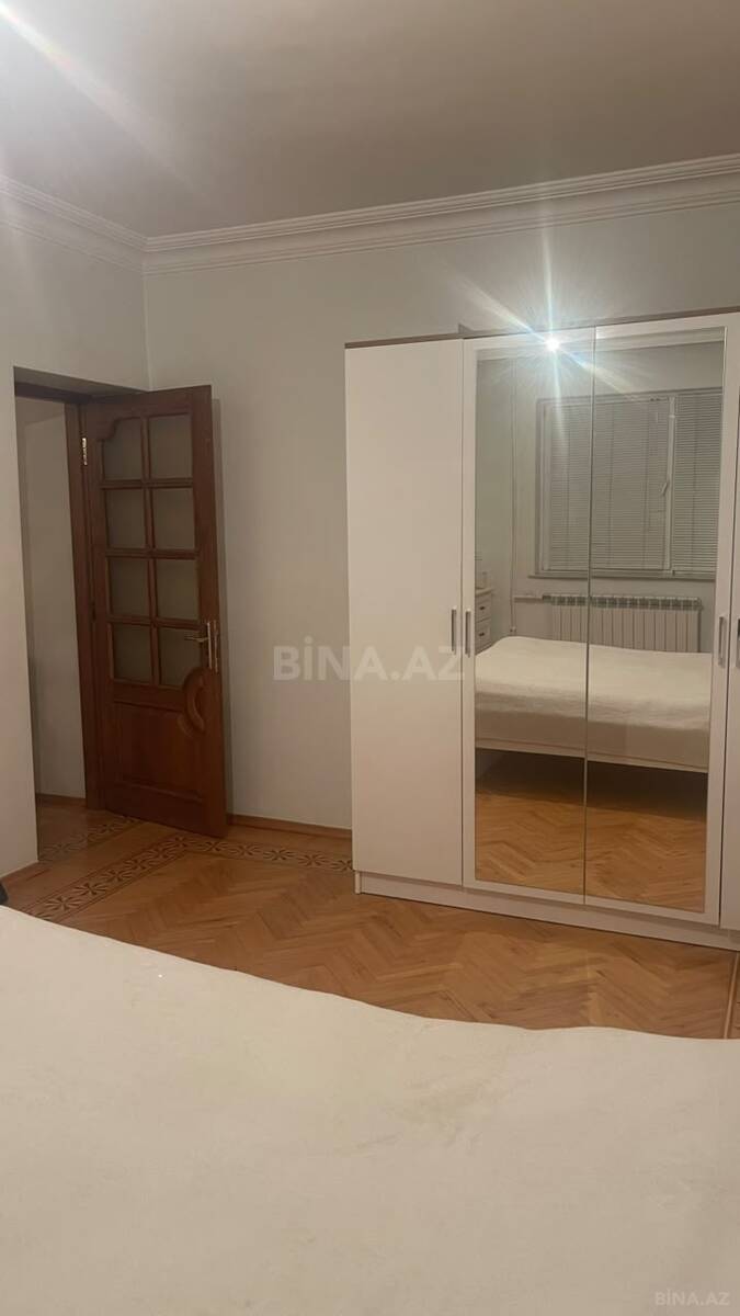 4 otaqlı Köhnə tikili, Elmlər Akademiyası m., Bakı