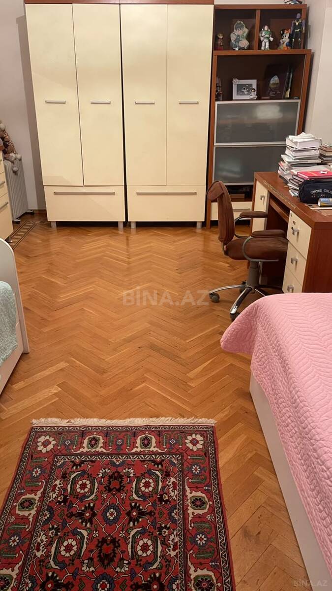 4 otaqlı Köhnə tikili, Elmlər Akademiyası m., Bakı