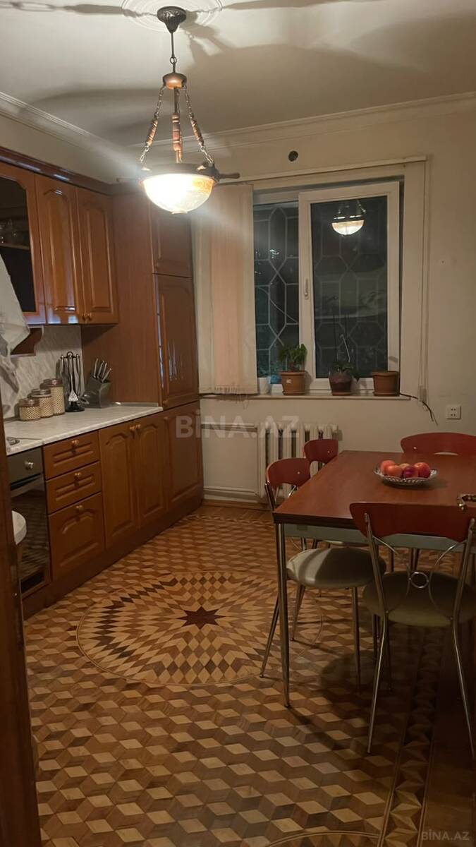 4 otaqlı Köhnə tikili, Elmlər Akademiyası m., Bakı