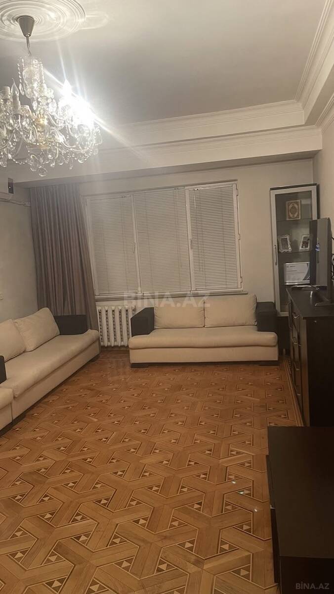 4 otaqlı Köhnə tikili, Elmlər Akademiyası m., Bakı