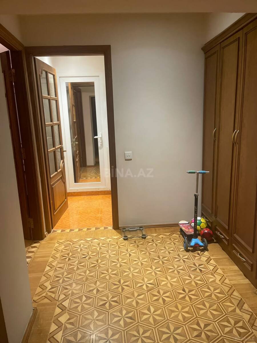 4 otaqlı Köhnə tikili, Elmlər Akademiyası m., Bakı