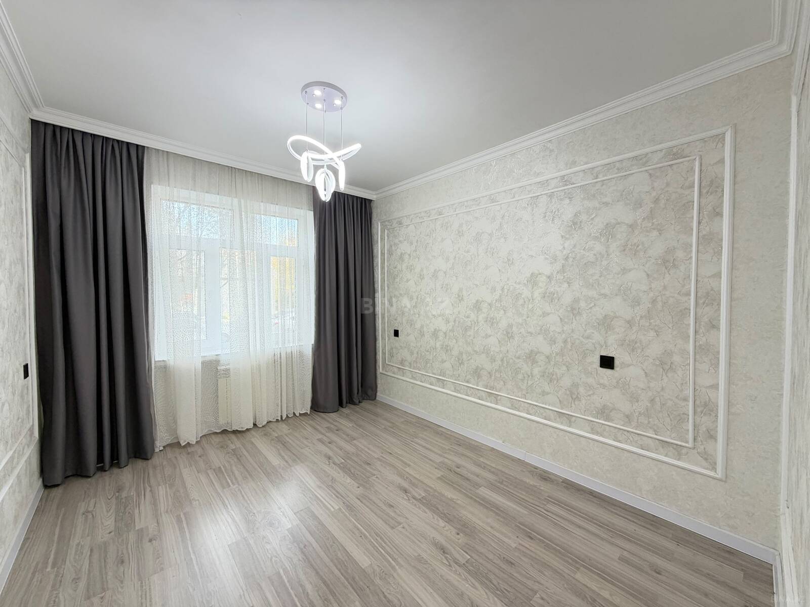 3 otaqlı Köhnə tikili, Xalqlar Dostluğu m., Bakı