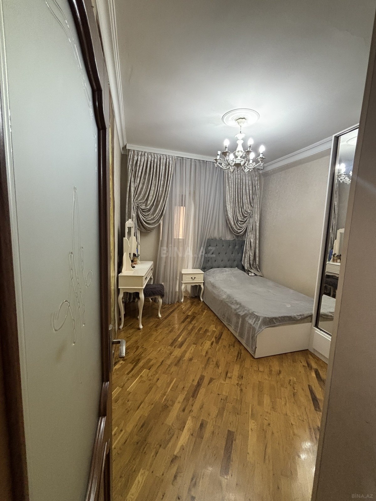 3 otaqlı Köhnə tikili, 8-ci mikrorayon q., Bakı