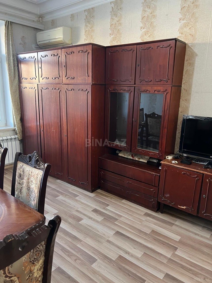 2 otaqlı Köhnə tikili, Elmlər Akademiyası m., Bakı