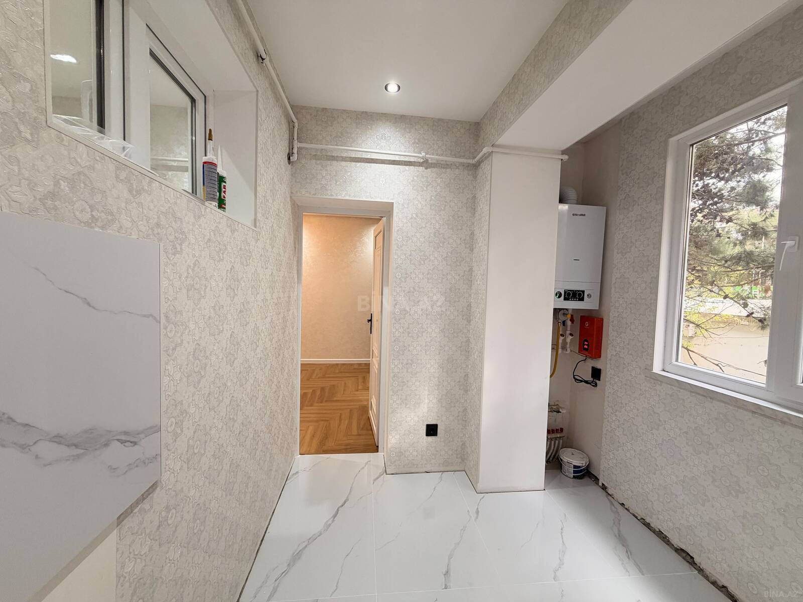 3 otaqlı Köhnə tikili, Xalqlar Dostluğu m., Bakı