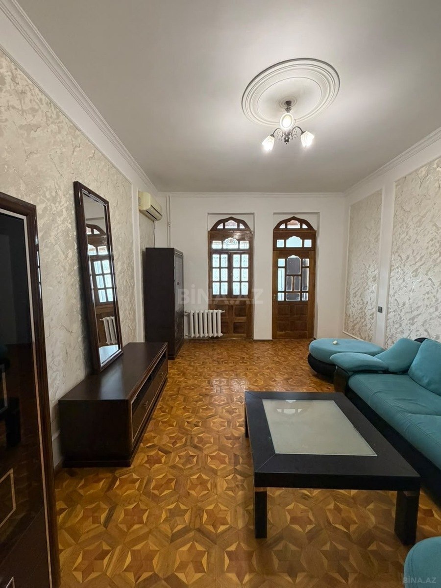 3 otaqlı Köhnə tikili, Nizami m., Bakı