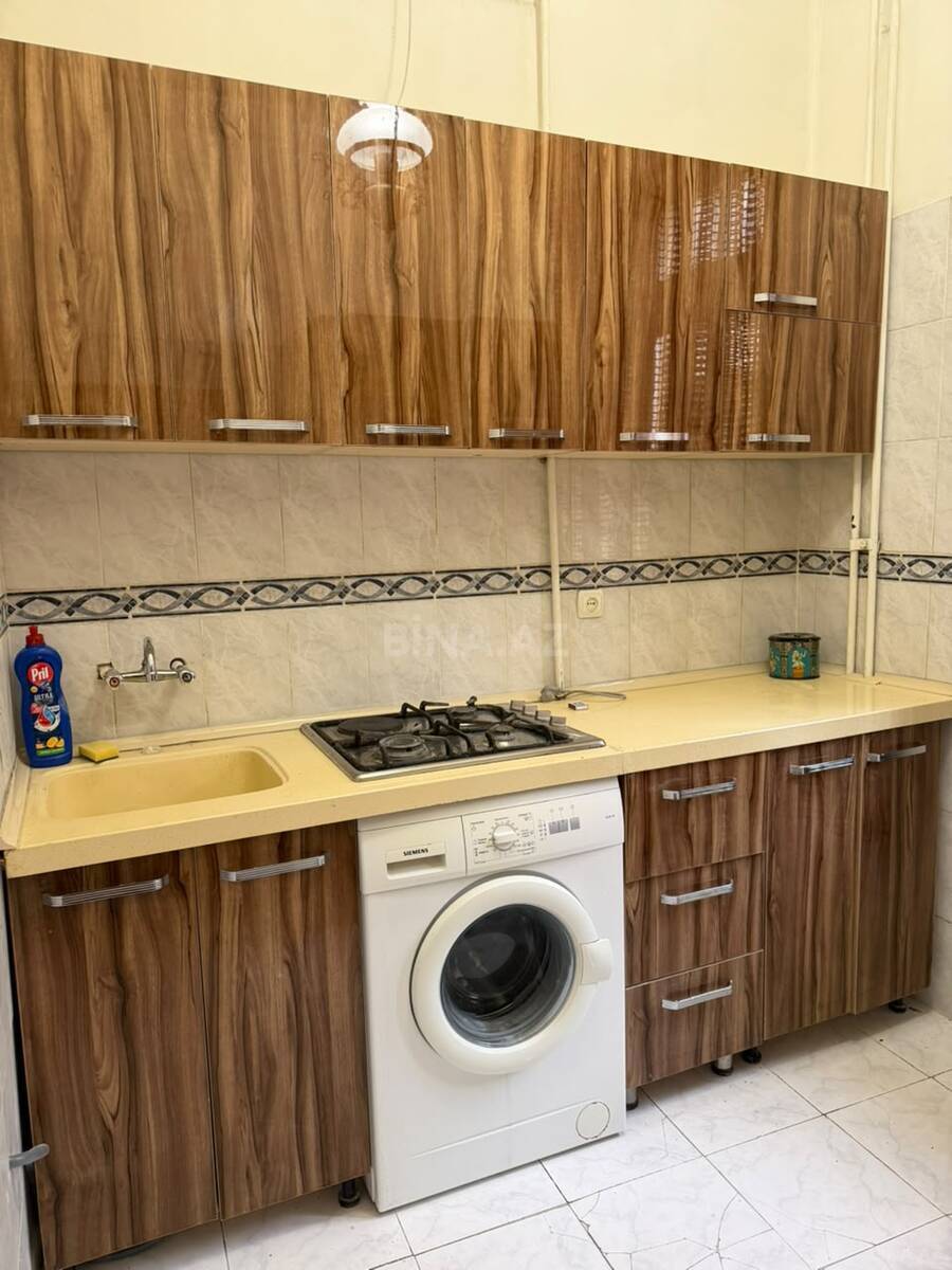 3 otaqlı Köhnə tikili, Nizami m., Bakı