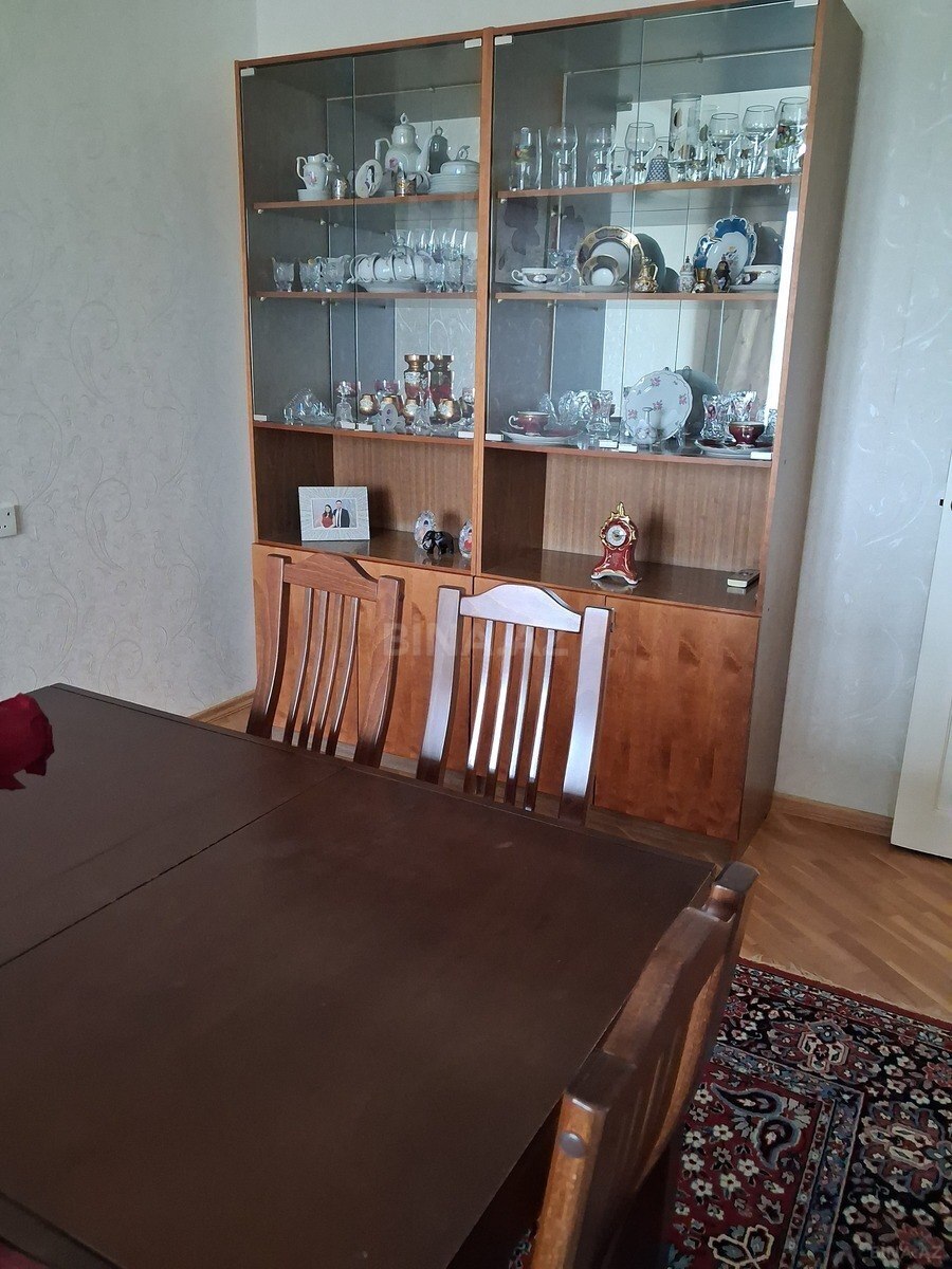 4 otaqlı Köhnə tikili, Yeni Yasamal q., Bakı