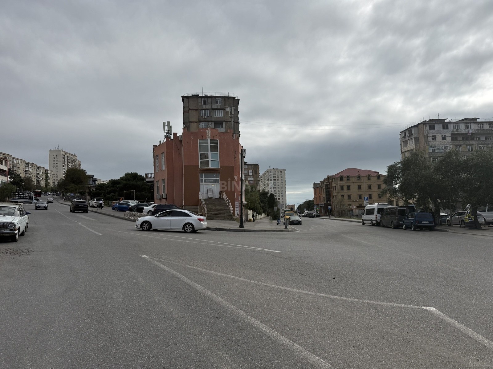 3 otaqlı Köhnə tikili, Həzi Aslanov m., Bakı