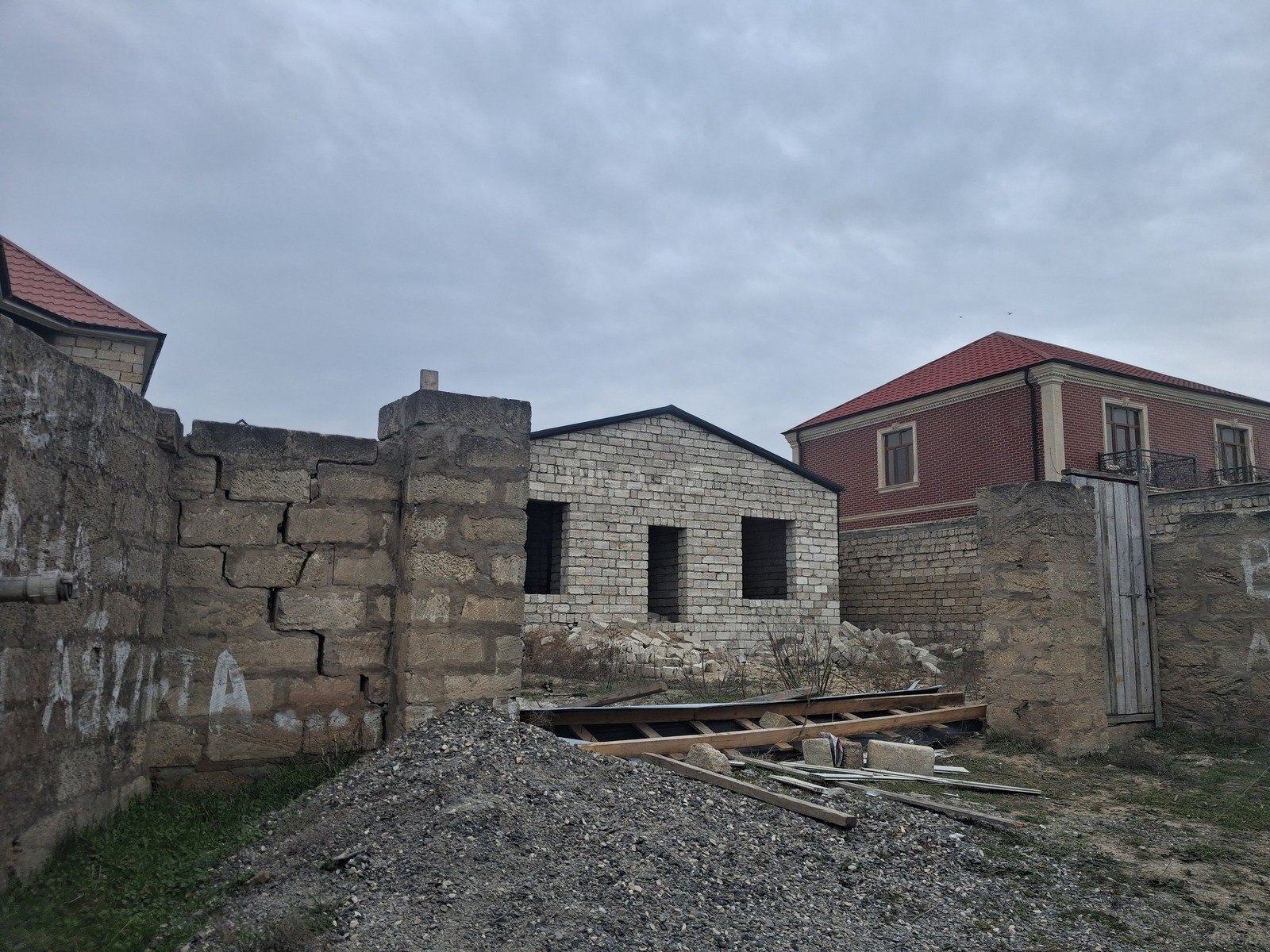 Torpaq Qala q., Bakı