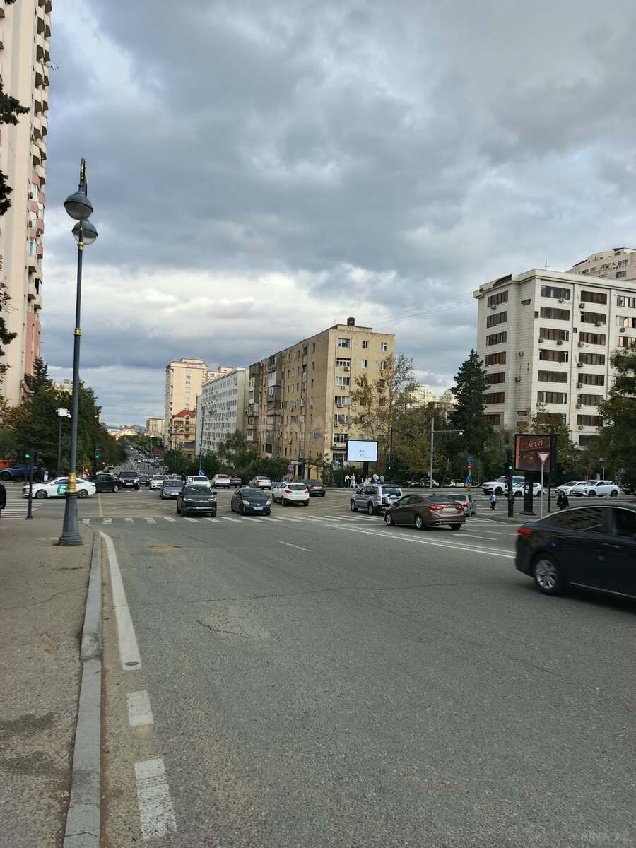 2 otaqlı Köhnə tikili, İnşaatçılar m., Bakı
