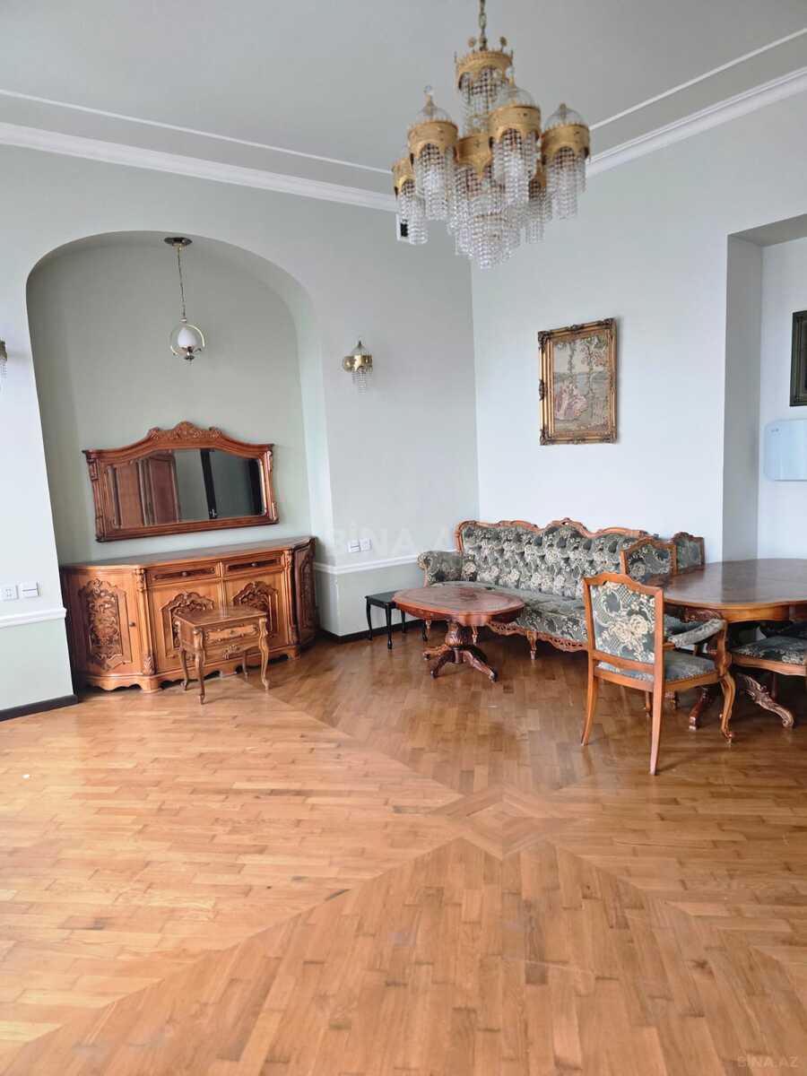 6 otaqlı Köhnə tikili, Sahil m., Bakı