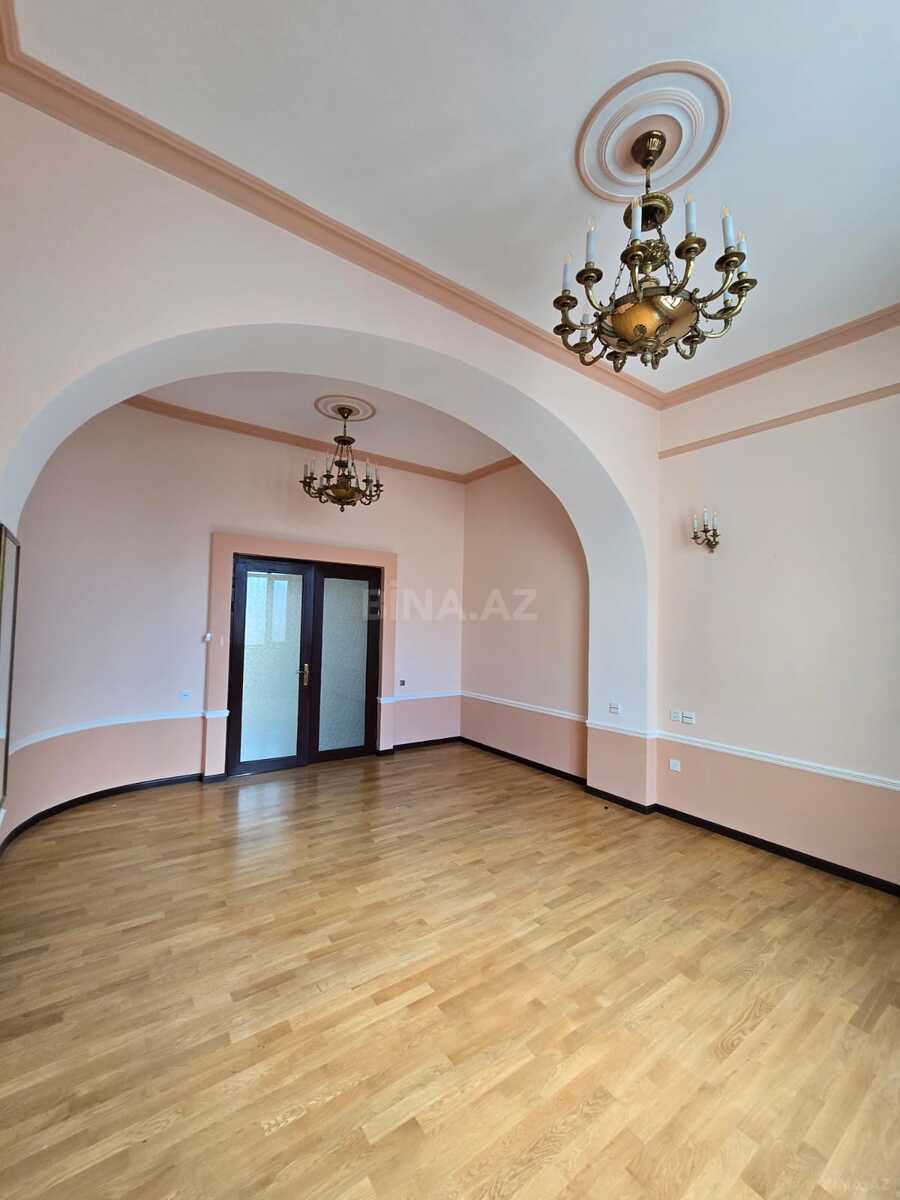 6 otaqlı Köhnə tikili, Sahil m., Bakı