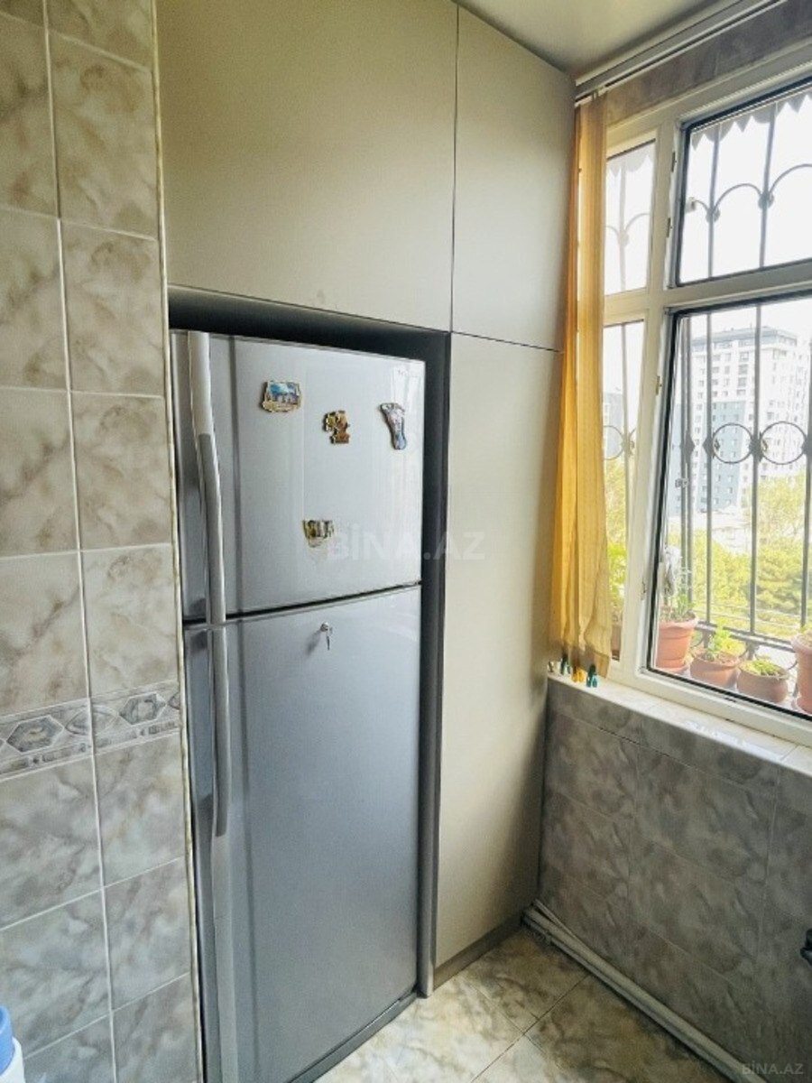 3 otaqlı Köhnə tikili, Memar Əcəmi m., Bakı