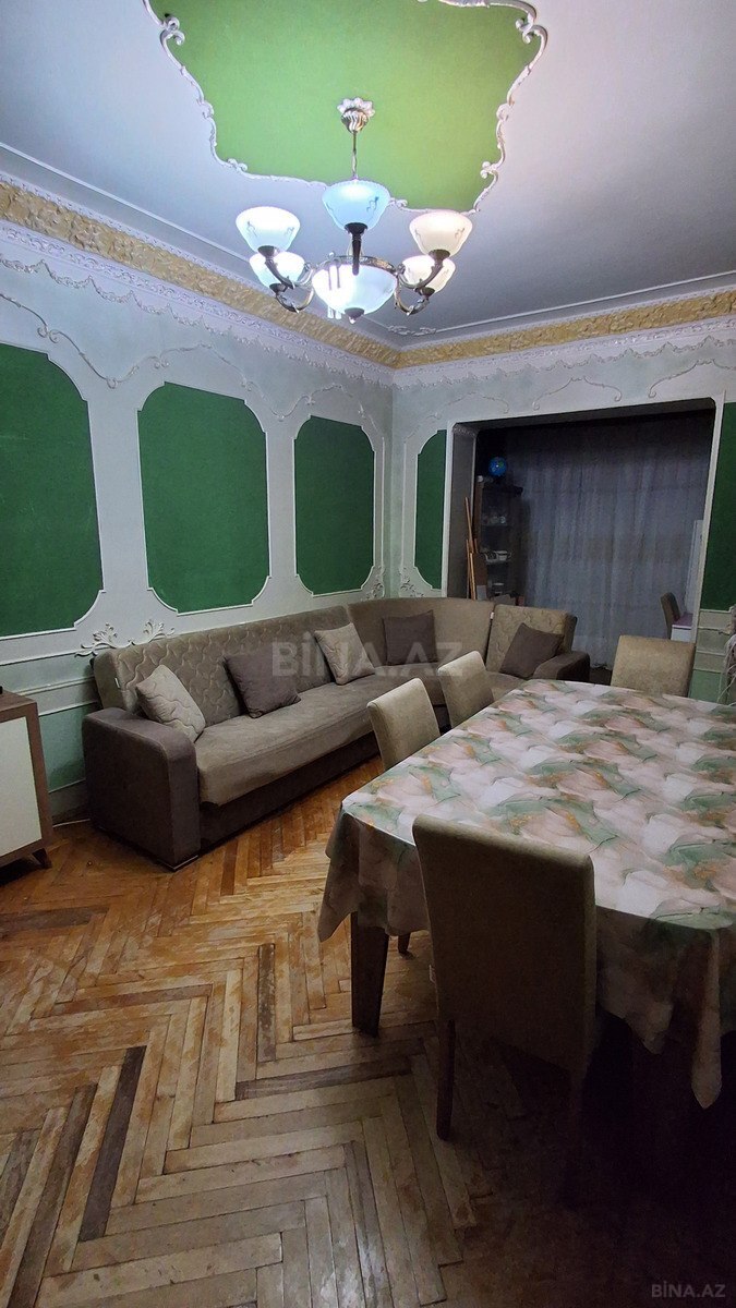 3 otaqlı Köhnə tikili, Elmlər Akademiyası m., Bakı