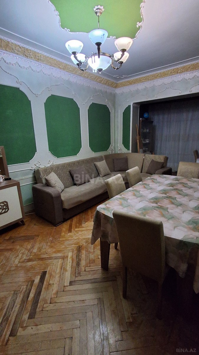 3 otaqlı Köhnə tikili, Elmlər Akademiyası m., Bakı
