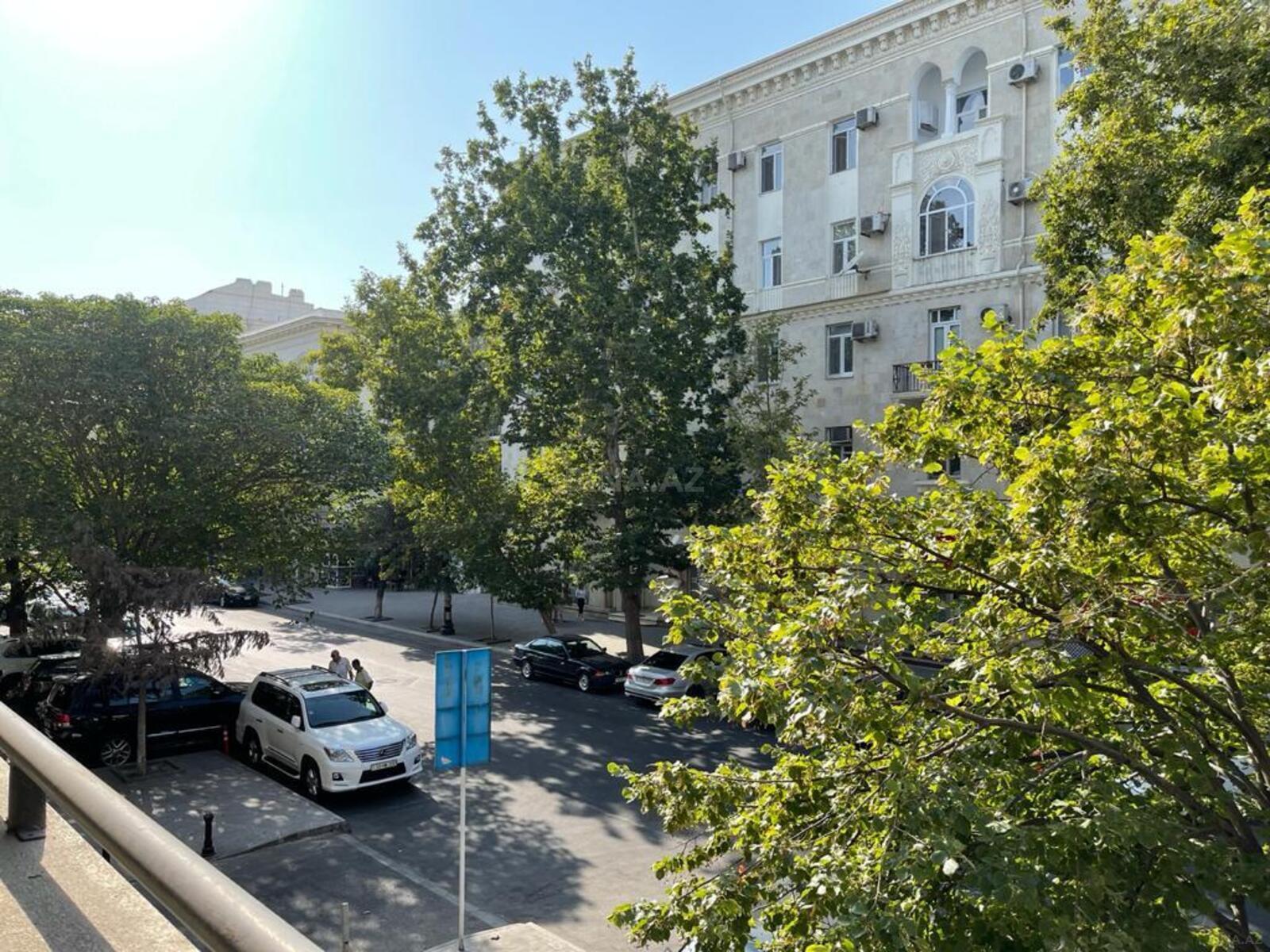 2 otaqlı Köhnə tikili, 28 May m., Bakı