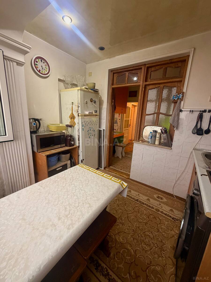 3 otaqlı Köhnə tikili, Memar Əcəmi m., Bakı