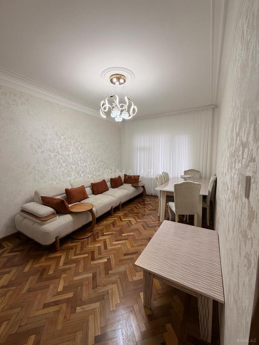 3 otaqlı Köhnə tikili, Həzi Aslanov m., Bakı