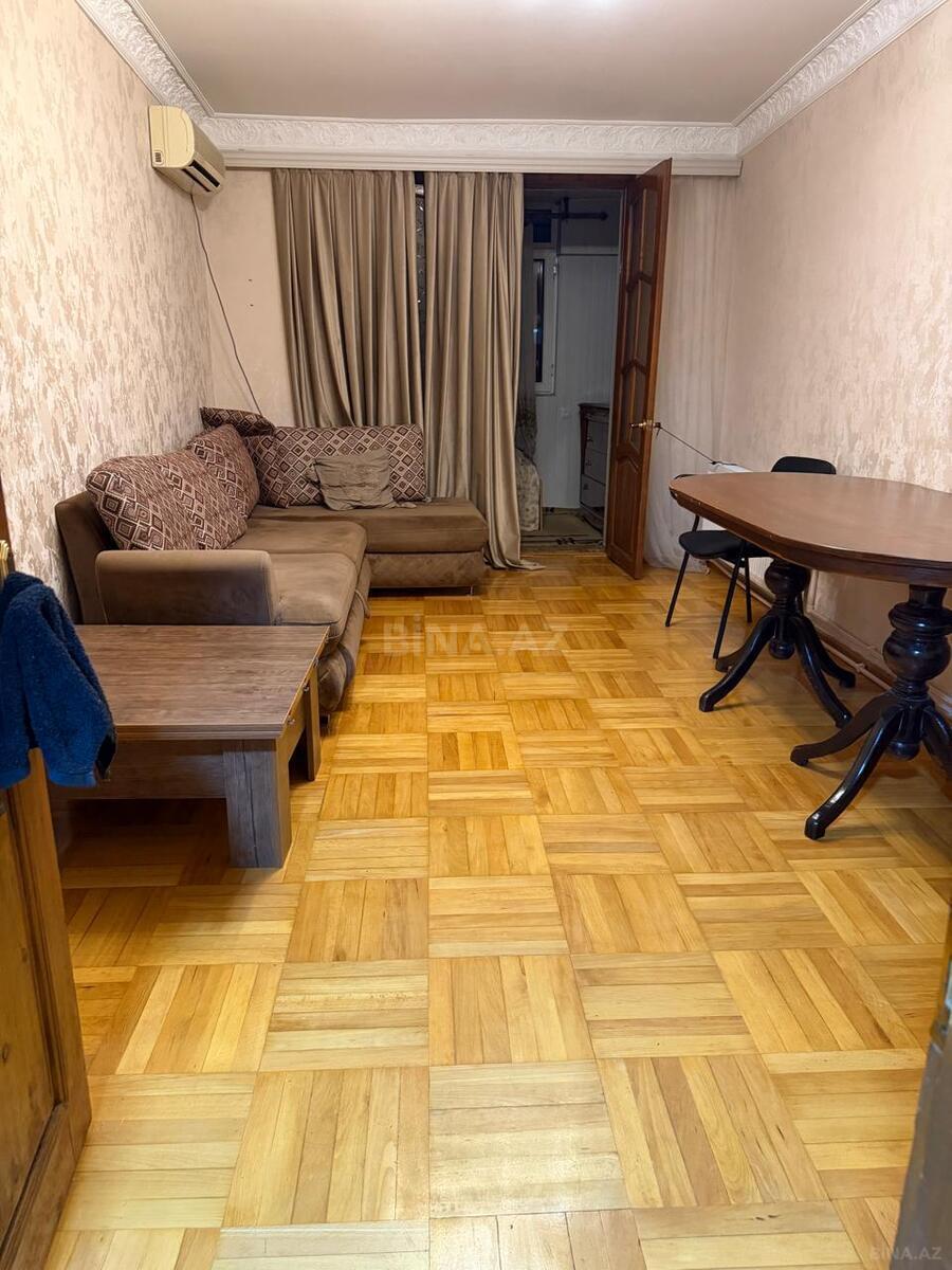 3 otaqlı Köhnə tikili, Elmlər Akademiyası m., Bakı
