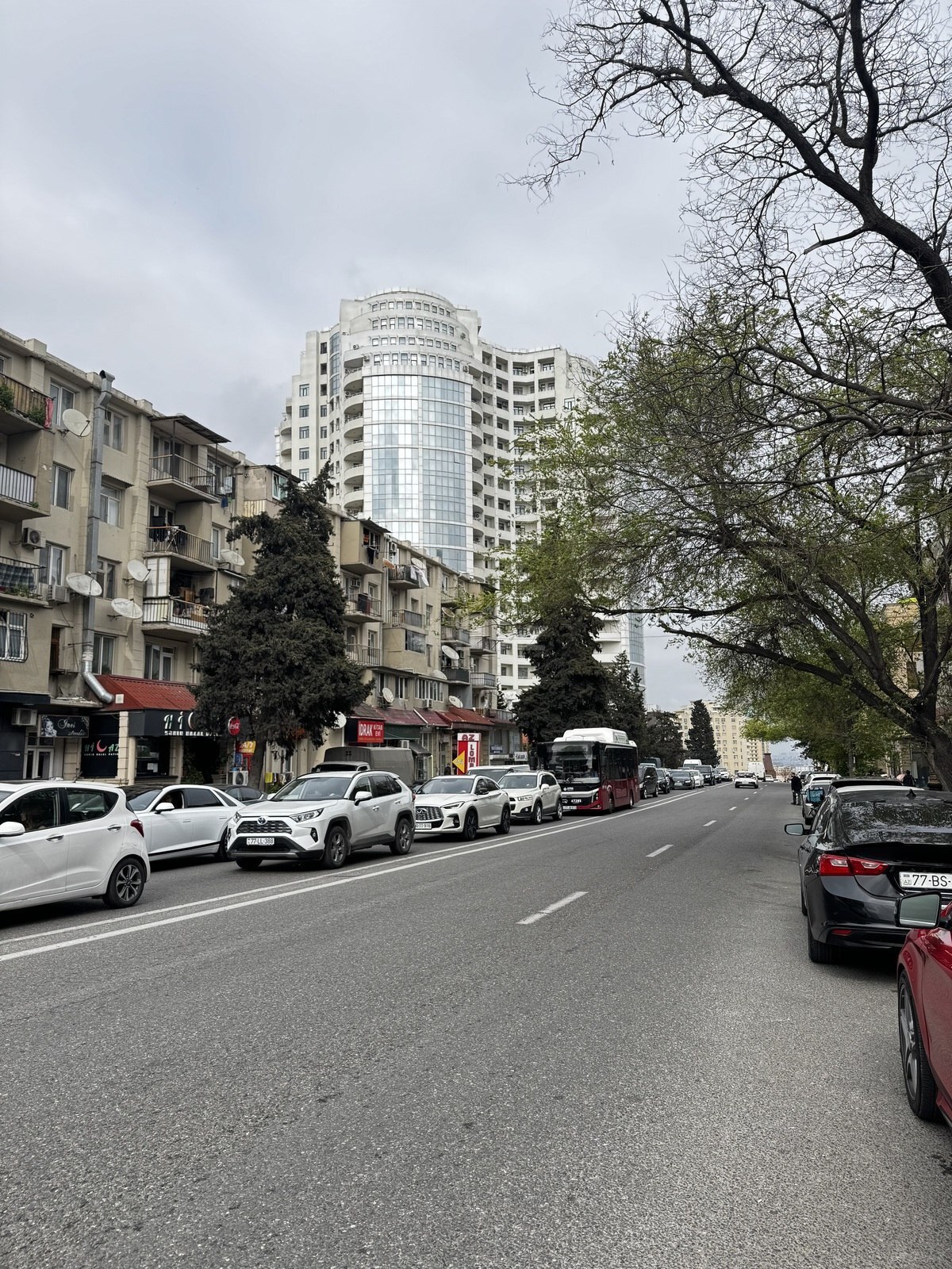 3 otaqlı Köhnə tikili, Elmlər Akademiyası m., Bakı