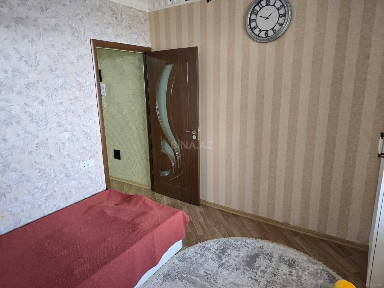 4 otaqlı Köhnə tikili, Yeni Günəşli q., Bakı
