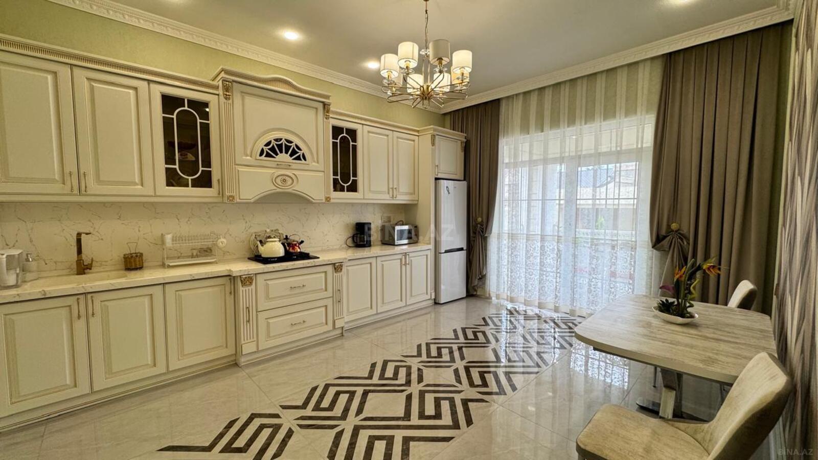 4 otaqlı Həyət evi/Bağ evi, Novxanı q., Bakı