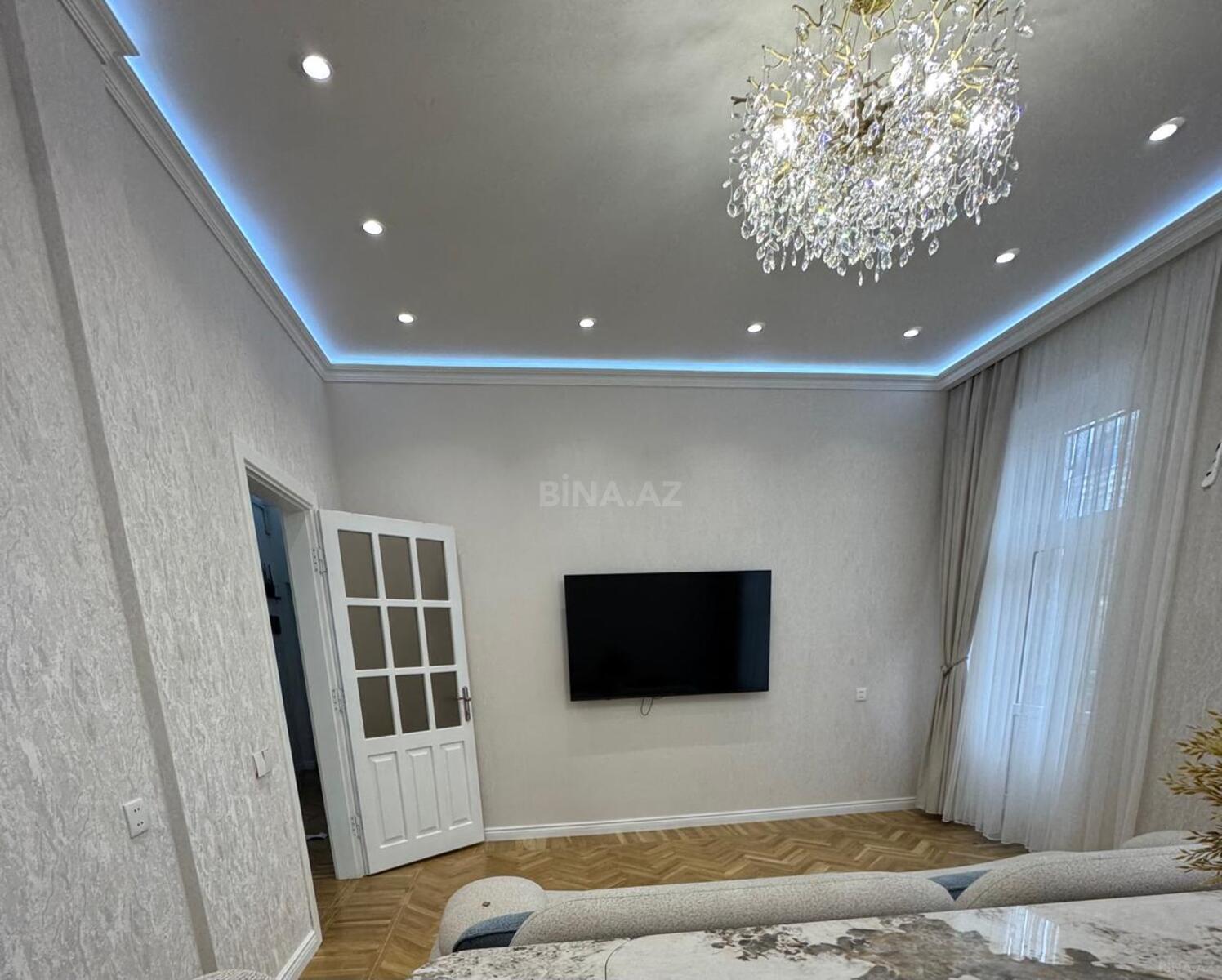 3 otaqlı Köhnə tikili, 28 May m., Bakı