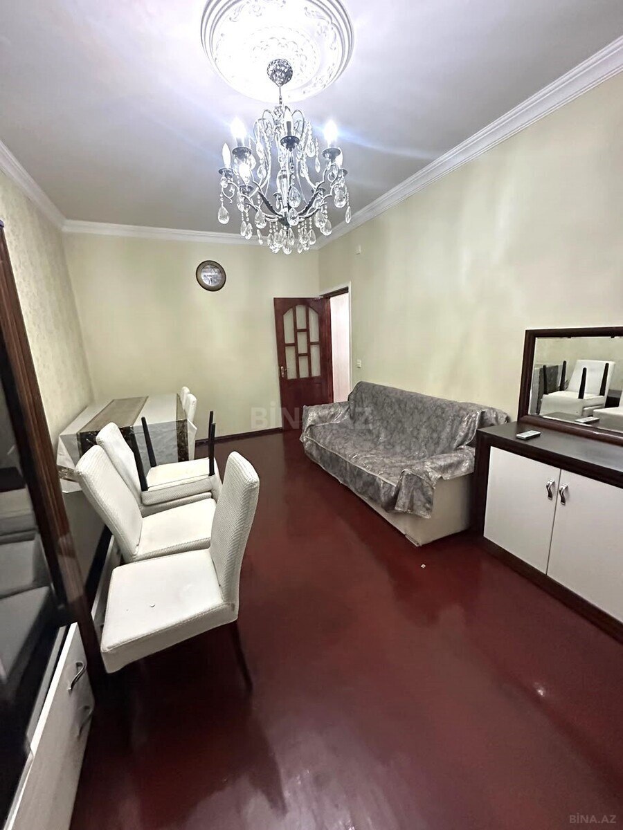 3 otaqlı Köhnə tikili, Qara Qarayev m., Bakı