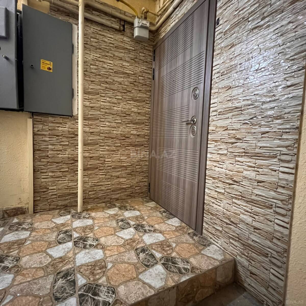 3 otaqlı Köhnə tikili, Xalqlar Dostluğu m., Bakı