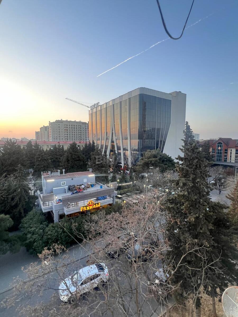 1 otaqlı Köhnə tikili, Qara Qarayev m., Bakı