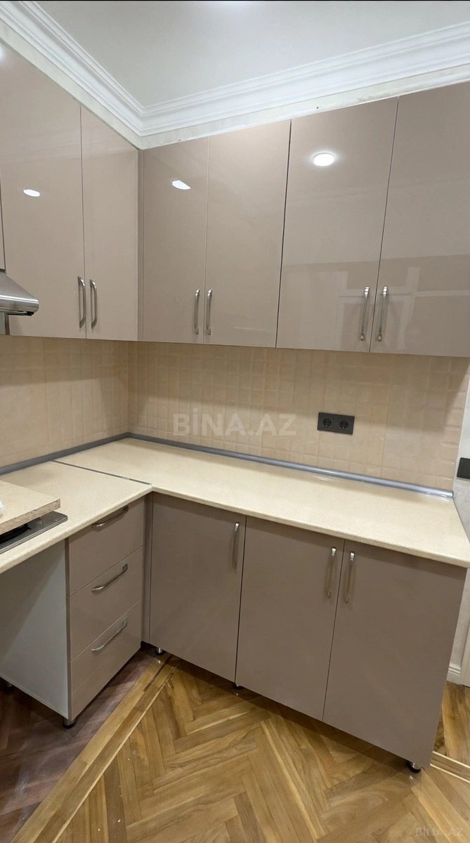 3 otaqlı Köhnə tikili, 8-ci mikrorayon q., Bakı