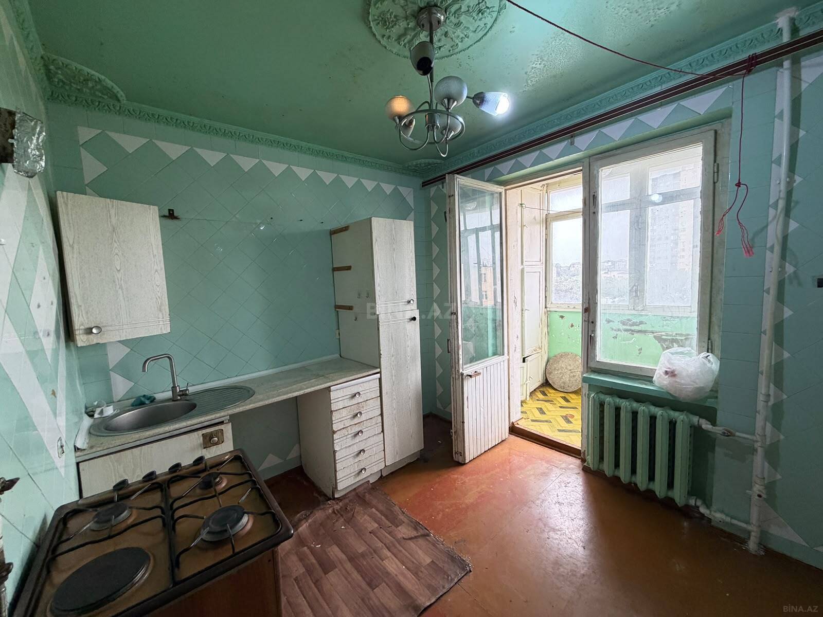 3 otaqlı Köhnə tikili, Neftçilər m., Bakı