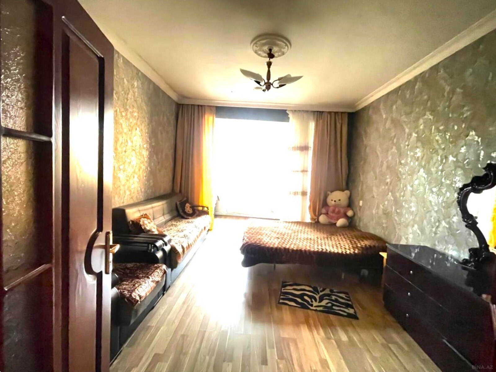4 otaqlı Köhnə tikili, Xalqlar Dostluğu m., Bakı