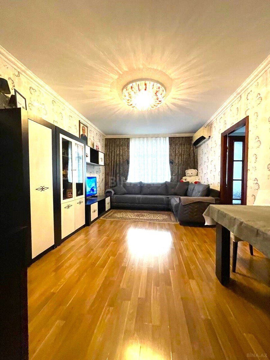 4 otaqlı Köhnə tikili, Xalqlar Dostluğu m., Bakı
