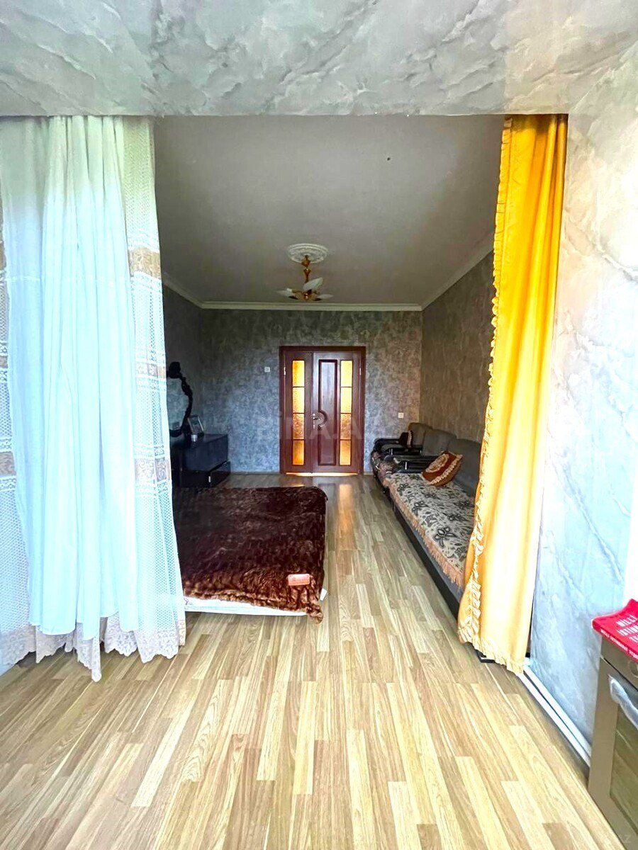 4 otaqlı Köhnə tikili, Xalqlar Dostluğu m., Bakı