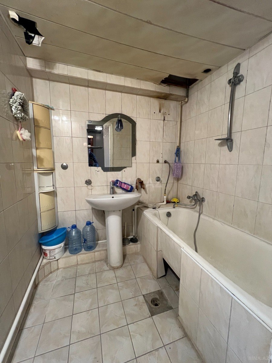 4 otaqlı Köhnə tikili, Nəsimi r., Bakı