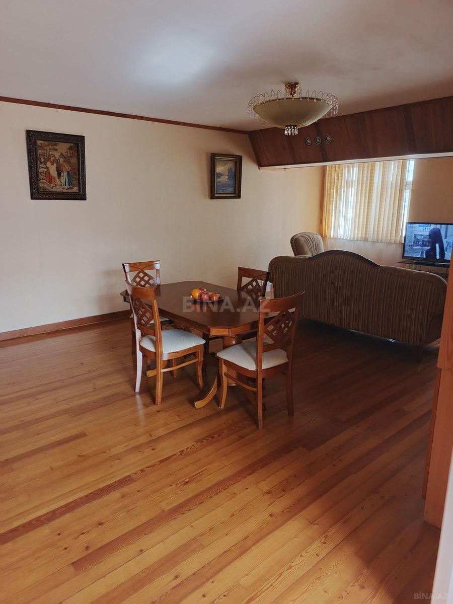 3 otaqlı Köhnə tikili, 28 May m., Bakı