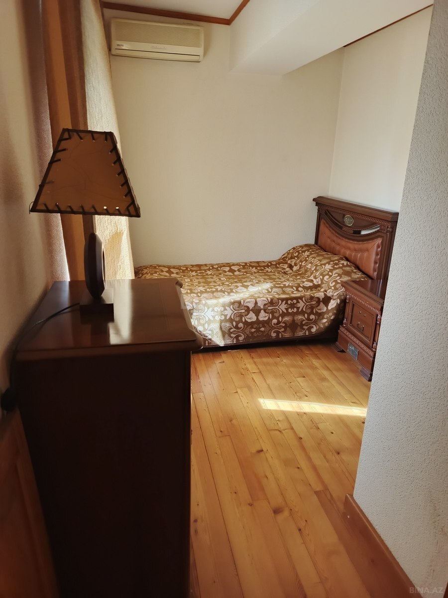 3 otaqlı Köhnə tikili, 28 May m., Bakı