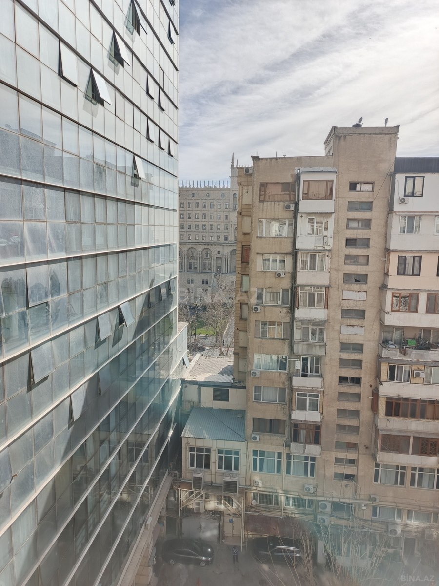 3 otaqlı Köhnə tikili, 28 May m., Bakı