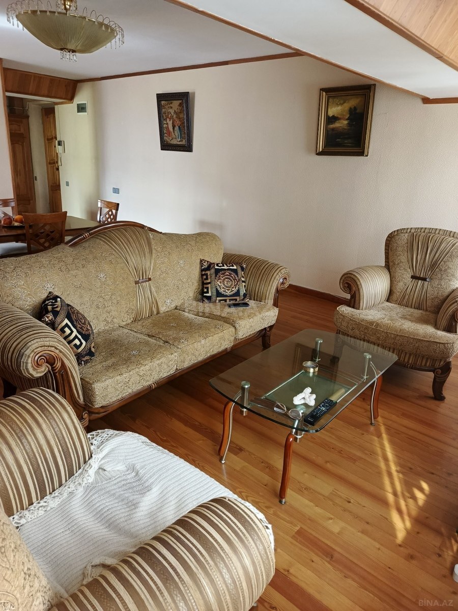 3 otaqlı Köhnə tikili, 28 May m., Bakı