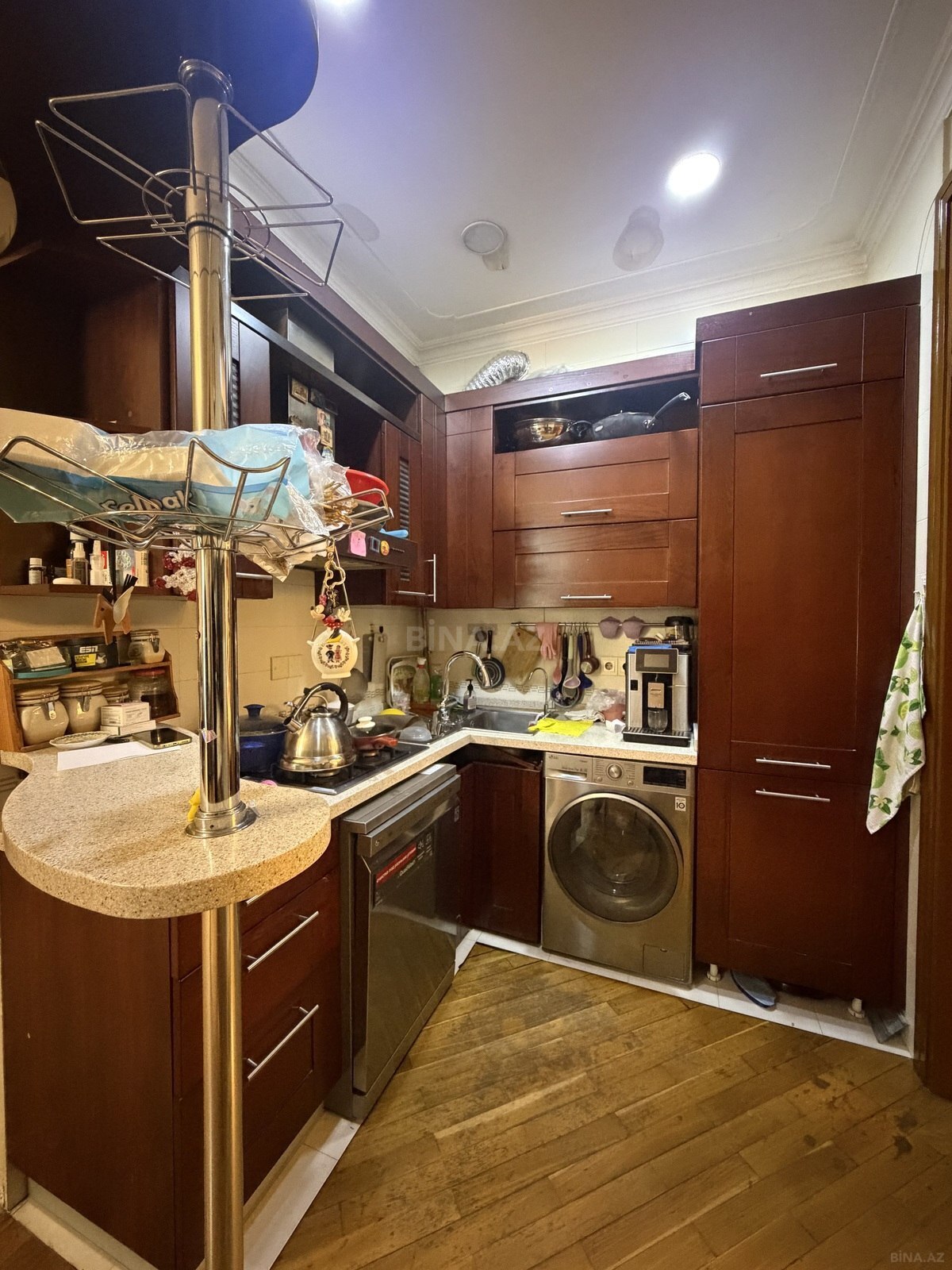 3 otaqlı Köhnə tikili, Şah İsmayıl Xətai m., Bakı