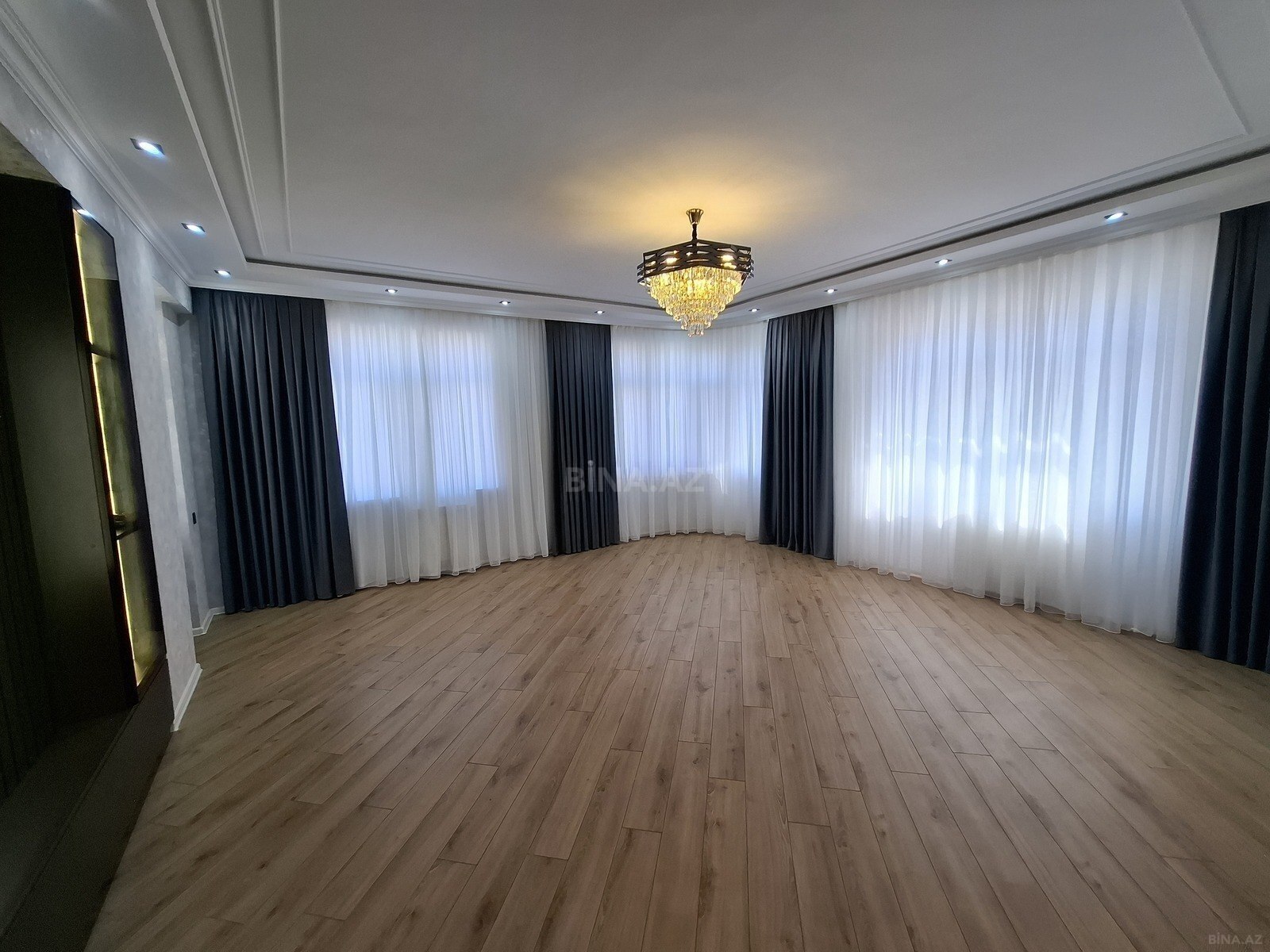 3 otaqlı Yeni tikili, Xırdalan