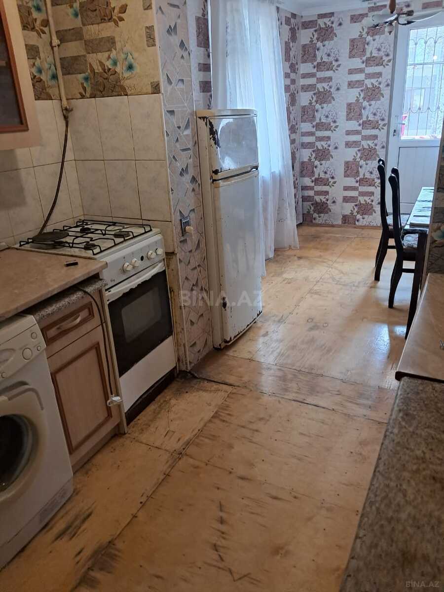 3 otaqlı Köhnə tikili, Neftçilər m., Bakı