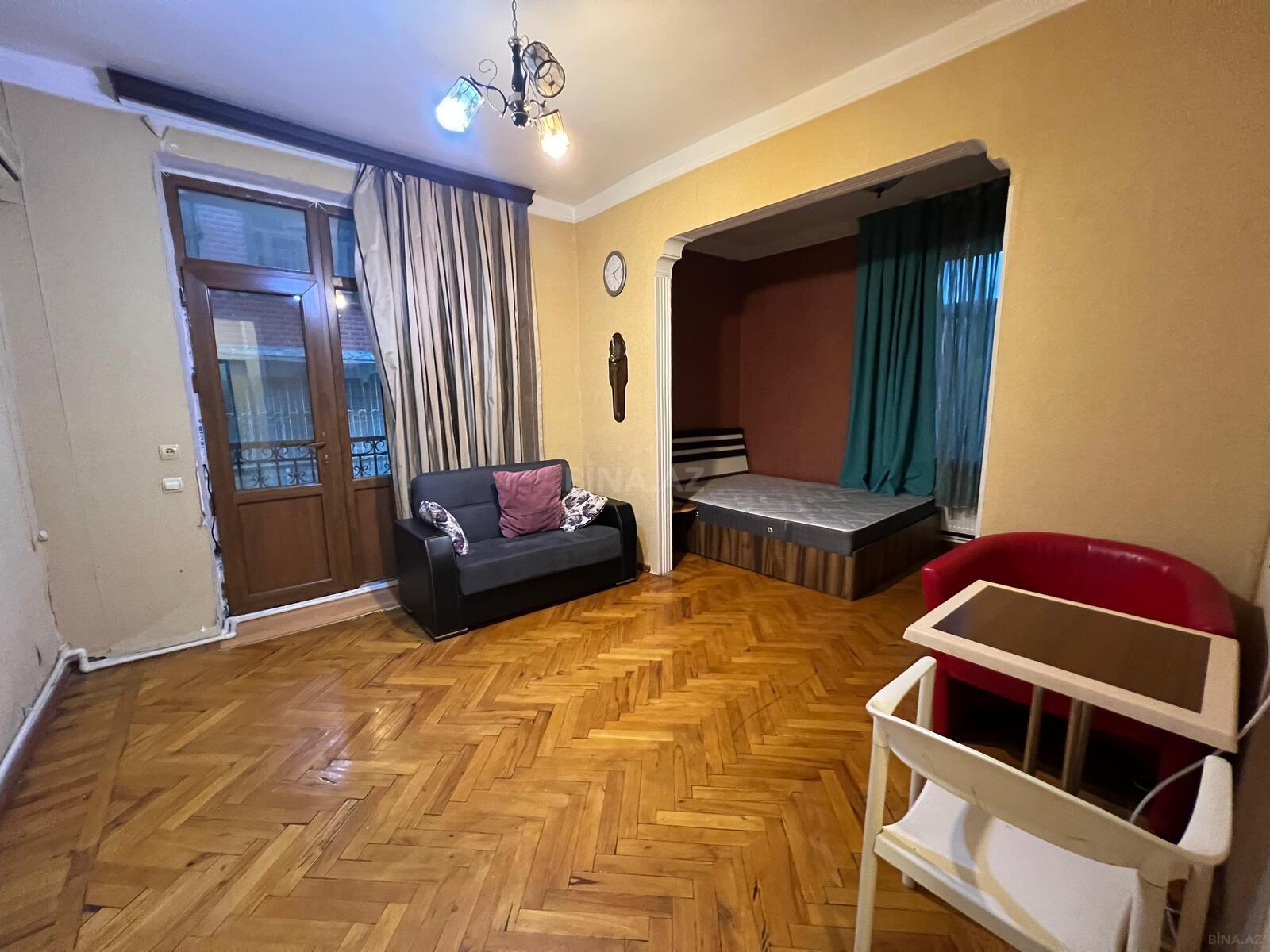 1 otaqlı Köhnə tikili, Elmlər Akademiyası m., Bakı