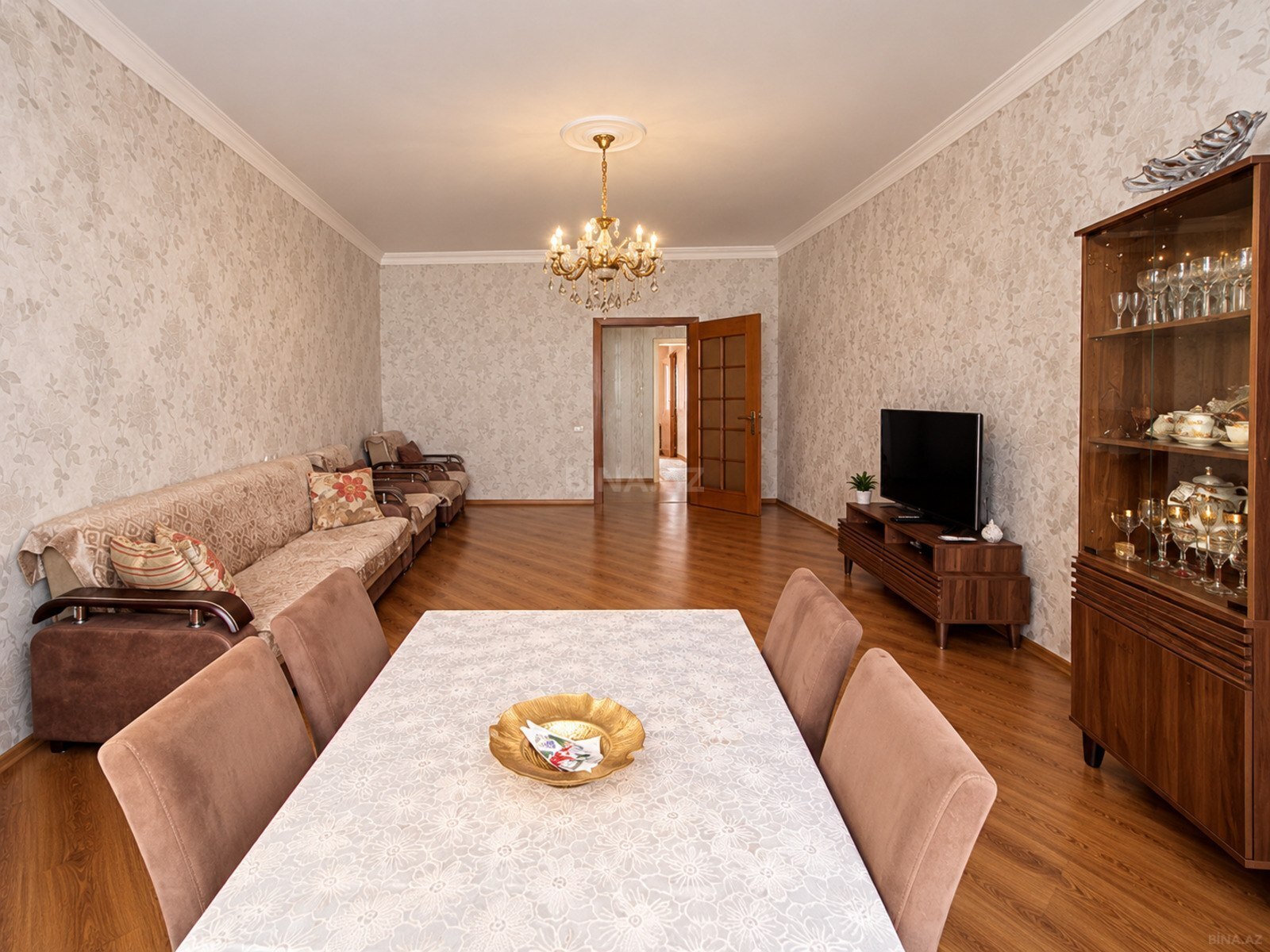 2 otaqlı Köhnə tikili, Elmlər Akademiyası m., Bakı